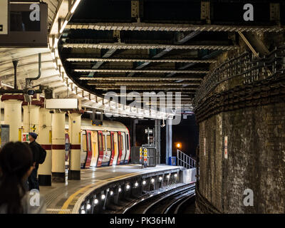 LONDON, Regno Unito - 31 agosto 2018: La stazione della metropolitana di Londra City Foto Stock