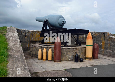 Cappella Bay Fort & Museo ad angolo, Pembrokeshire, Wales, Regno Unito Foto Stock