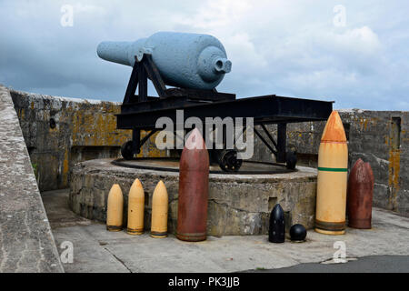 Cappella Bay Fort & Museo ad angolo, Pembrokeshire, Wales, Regno Unito Foto Stock