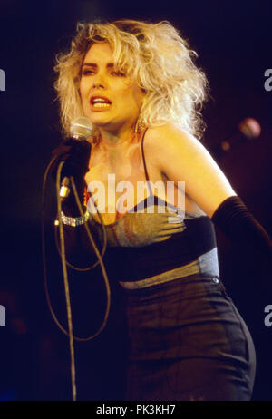 Kim Wilde, britische Popsängerin, bei einem Auftritt in Cesme, Türkei 1987. British pop cantante Kim Wilde eseguendo a Cesme, Turchia 1987. | Utilizzo di tutto il mondo Foto Stock