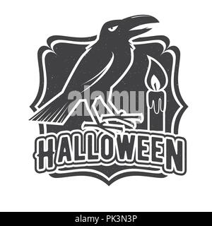 Halloween badge vintage, emblema o etichetta. Illustrazione Vettoriale. Per la stampa su t shirt, tee, biglietto invito, modello. Halloween crow e candela. Illustrazione Vettoriale