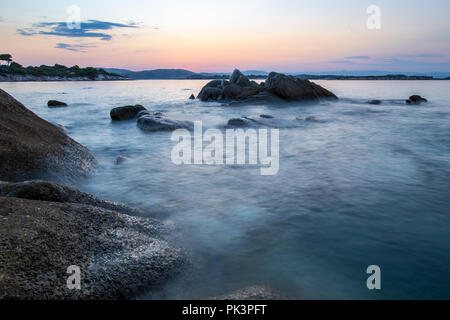 Karidi spiaggia dopo il tramonto di Vourvourou, Sithonia, Calcidica, Grecia Foto Stock