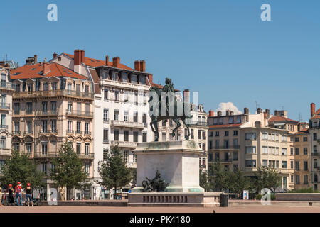 Reiterstandbild von Ludwig XIV auf dem Platz Place Bellecour, Lione, Auvergne-Rhone-Alpes, Frankreich | statua equestre di Luigi XIV sul posto B Foto Stock