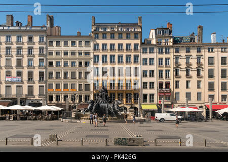 Bartholdi-Brunnen auf dem Platz Place des Terreaux a Lione, Auvergne-Rhone-Alpes, Frankreich | La Fontaine Bartholdi sulla Place des Terreaux a Lione, Auv Foto Stock