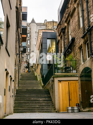 È possibile visualizzare fino a lungo passaggi, Avvocato vicino, Royal Mile di Edimburgo, Scozia, Regno Unito Foto Stock