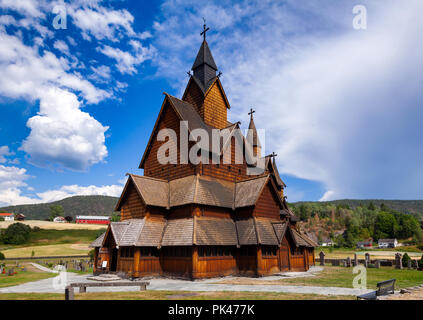 Xiii secolo Heddal legno doghe in chiesa, la più grande della doga rimanenti chiesa in Norvegia, Notodden, Telemark, Norvegia, Scandanavia Foto Stock