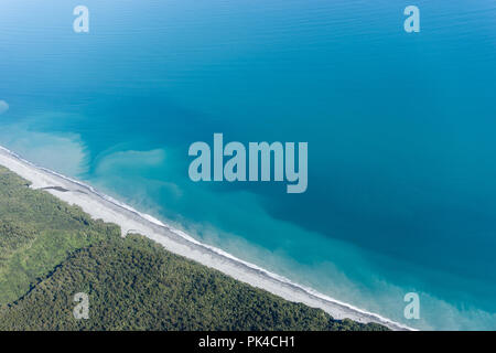 Blu Oceano viste dal volo panoramico - Costa di Tasmania Nuova Zelanda West Coast Foto Stock