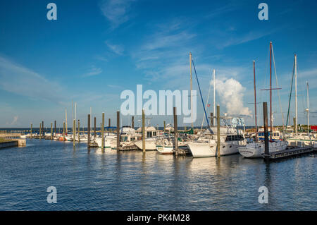 Barche a vela a sbarchi Nautico Marina in Port Lavaca, Gulf Coast, Texas, Stati Uniti d'America Foto Stock