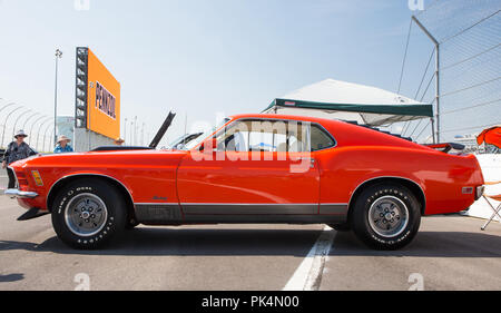 CONCORD, NC (USA) - 7 Settembre 2018: UN 1970 Ford Mustang Mach 1 automobile sul display in Pennzoil AutoFair Classic Car Show a Charlotte Motor Foto Stock
