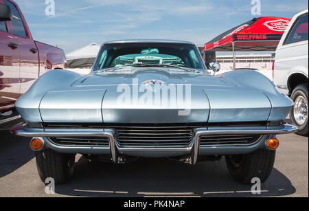 CONCORD, NC (USA) - 7 Settembre 2018: UN 1964 Chevy Corvette in mostra presso la Pennzoil AutoFair Classic Car Show a Charlotte Motor Speedway. Foto Stock