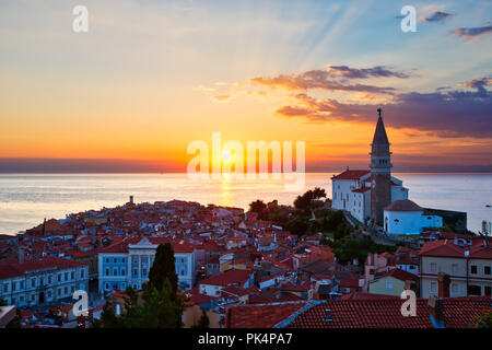 Romantico tramonto sul Piran Slovenia Foto Stock