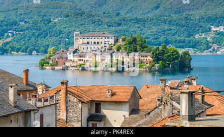 Vista panoramica di Isola di San Giulio sul Lago d'Orta Piemonte, Italia. Foto Stock