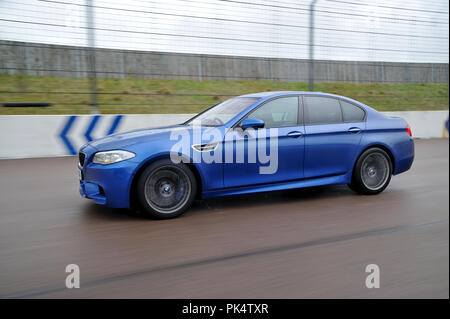 2012 BMW M5 F10 forma di sesta generazione tedesco super berlina Foto Stock