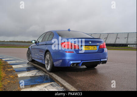 2012 BMW M5 F10 forma di sesta generazione tedesco super berlina Foto Stock