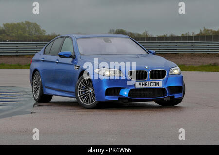 2012 BMW M5 F10 forma di sesta generazione tedesco super berlina Foto Stock