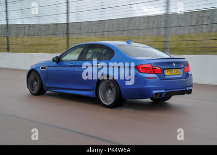 2012 BMW M5 F10 forma di sesta generazione tedesco super berlina Foto Stock