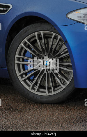 2012 BMW M5 F10 forma di sesta generazione tedesco super berlina Foto Stock