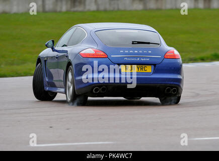 2012 Porsche Panamera S Hybrid super berlina Foto Stock