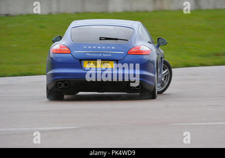 2012 Porsche Panamera S Hybrid super berlina Foto Stock