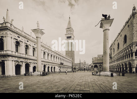 Venezia / architettura storica nella piazza principale della città / bianco e nero photo Foto Stock