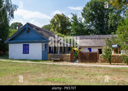 Un xix secolo Jurilovca, Tulcea casa di villaggio in Dimitrie gusti nazionali museo del villaggio nel Parco Herăstrău, Bucarest, Romania. Foto Stock