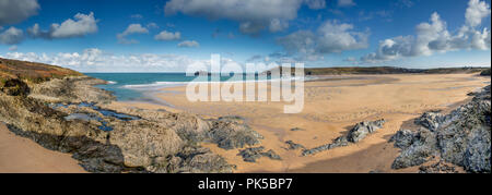 Giornata di sole nel mese di febbraio, Crantock Beach, Cornwall Foto Stock