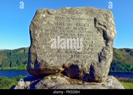 Bruce della pietra, pietra commemorativa a Robert the Bruce, re di Scozia, a Loch Trool, Galloway Forest Park, Scozia Foto Stock