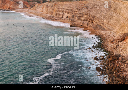 Sagres e l'Oceano Atlantico in Algarve, PORTOGALLO Foto Stock