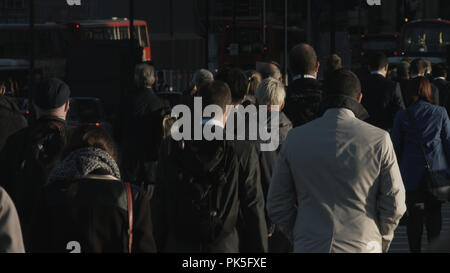 Grande folla di pedoni non identificabili in London 47 Foto Stock