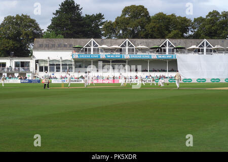Una partita di cricket in corso presso la nuova strada County Ground, Worcester. Il giorno 1 della partita in campionato tra Worcestershire e Surrey, ex batting. Foto Stock