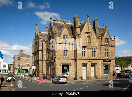 Regno Unito, Yorkshire, Settle, Cheapside, Municipio con centro informazioni turistiche Foto Stock