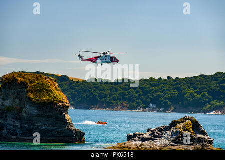 RNLI dimostrazione dal vivo, Charlestown, Cornwall, Regno Unito, 22/07/2018. La St Austell Coastgaurd RNLI ed eseguire una dimostrazione dal vivo di un emegerncy casusa Foto Stock