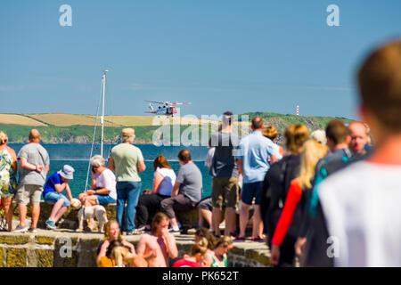 RNLI dimostrazione dal vivo, Charlestown, Cornwall, Regno Unito, 22/07/2018. La St Austell Coastgaurd RNLI ed eseguire una dimostrazione dal vivo di un emegerncy casusa Foto Stock