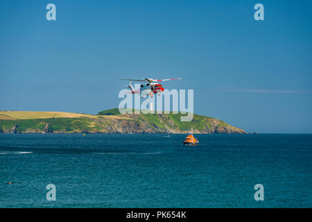 RNLI dimostrazione dal vivo, Charlestown, Cornwall, Regno Unito, 22/07/2018. La St Austell Coastgaurd RNLI ed eseguire una dimostrazione dal vivo di un emegerncy casusa Foto Stock