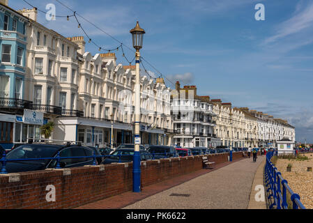 Lungomare ostelli e case residenziali, Eastbourne, East Sussex, England, Regno Unito Foto Stock