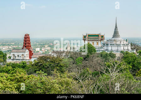 Il Wat Phra Khew tempio, Khao Wang Hilltop Palace, Phetchaburi, Thailandia Foto Stock