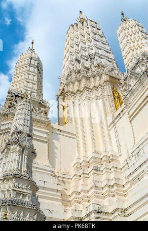 Wat Mahathat Worawihan tempio, Phetchaburi, Thailandia Foto Stock