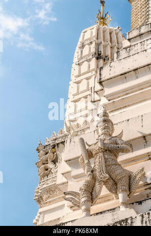 Dettaglio di Wat Mahathat Worawihan tempio, Phetchaburi, Thailandia Foto Stock