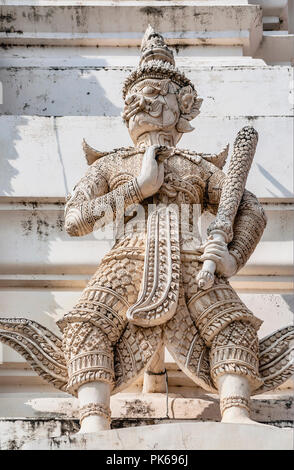 Garuda dettaglio al Wat Mahathat Worawihan tempio, Phetchaburi, Thailandia Foto Stock