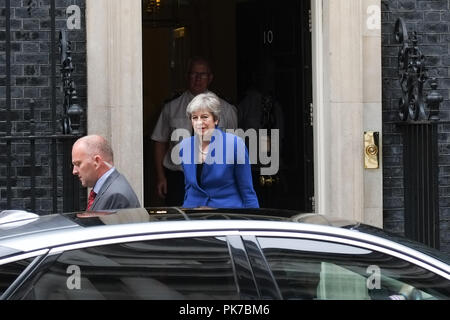 Londra 11 Settembre 2018: il primo ministro Theresa Maggio lascia 10 di Downing Street. Credito : Claire Doherty/Alamy Live News Foto Stock