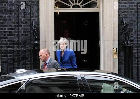 Londra 11 Settembre 2018: il primo ministro Theresa Maggio lascia 10 di Downing Street. Credito : Claire Doherty/Alamy Live News Foto Stock