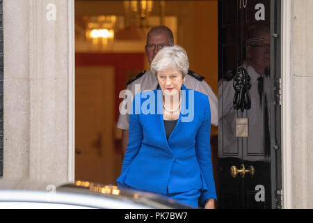 Londra 11 Settembre 2018,Theresa Maggio MP PC, Primo Ministro, , lascia riunione del gabinetto a 10 Downing Street, Londra per una riunione di Birmingham Credit Ian Davidson/Alamy Live News Foto Stock