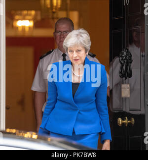 Londra 11 settembre 2018 Theresa Maggio MP PC, Primo Ministro, lascia la riunione del gabinetto al 10 di Downing Street a Londra per una riunione di Birmingham Credit Ian Davidson/Alamy Live News Foto Stock