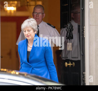 Londra 11 settembre 2018 Theresa Maggio, Primo Ministro, lascia la riunione del gabinetto a 10 Downing Street, Londra Credit Ian Davidson/Alamy Live News Foto Stock