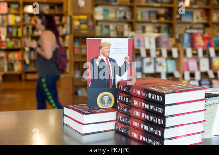 Seattle Washington: Bob Woodward il libro "paura: Trump nella Casa Bianca' in vendita su Elliott Bay Book Company su Settembre 11, 2018. Woodward ha intervistato molti membri dell'amministrazione vincente per il recente libro pubblicato, in definitiva la conclusione che la casa bianca è caotica e disfunzionale. Un rispettato giornalista per decenni, Woodward in primo luogo è stato reso famoso per la sua relazione sullo scandalo Watergate nel 1972. Foto Stock