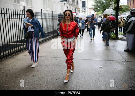 New York, Stati Uniti d'America. Decimo Sep, 2018. Blogger Jessica Wang in posa sulla strada durante la settimana della moda di New York - Settembre 10, 2018 - Photo ***per solo uso editoriale*** | Verwendung weltweit Credito: dpa/Alamy Live News Foto Stock
