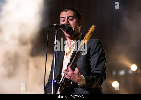 Arctic Monkeys effettuando al London 02 Arena il 9 settembre 2018 Foto Stock