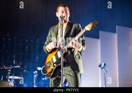 Arctic Monkeys effettuando al London 02 Arena il 9 settembre 2018 Foto Stock