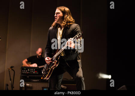 Arctic Monkeys effettuando al London 02 Arena il 9 settembre 2018 Foto Stock