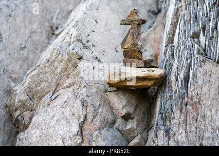 Cairn al lago Edersee a bassa marea, Hesse, Germania, Europa Foto Stock